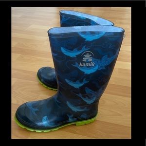 Kamik size 5 boys rainboots with shark design